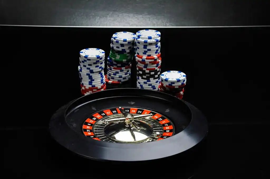 628bullalo ပလက်ဖောင်း Myanmar ကစားသူ desktop နှင့် mobile တွင် casino game ကစားနေသောမြင်ကွင်း