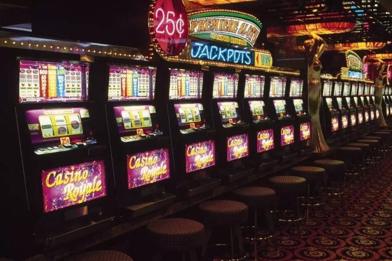 Online slot reels spin ဖြင့် Myanmar ကစားသူ free spin bonus ရသောမြင်ကွင်း